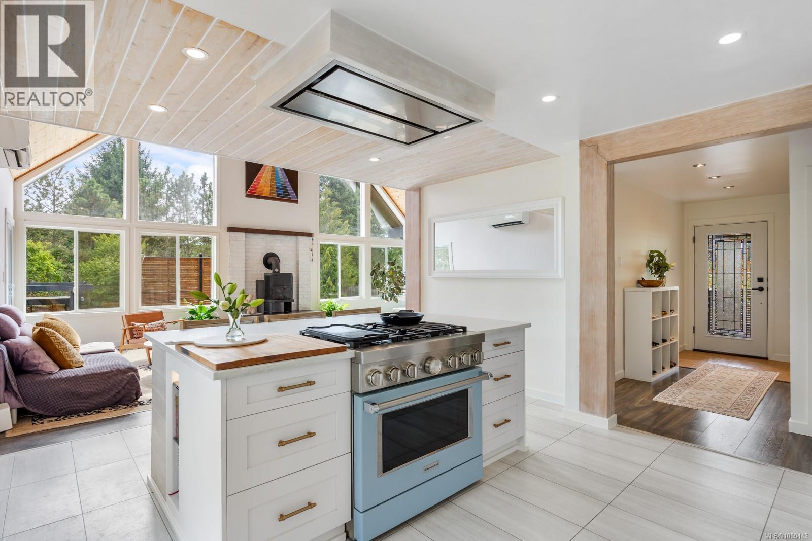 1975 Clamshell Dr, Gabriola Island