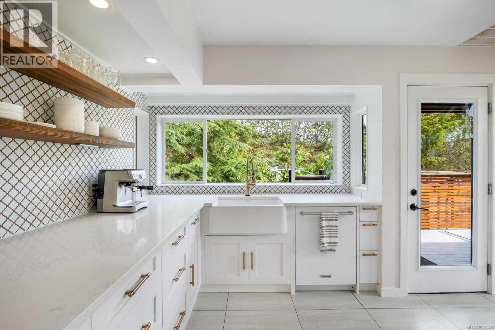 1975 Clamshell Dr, Gabriola Island