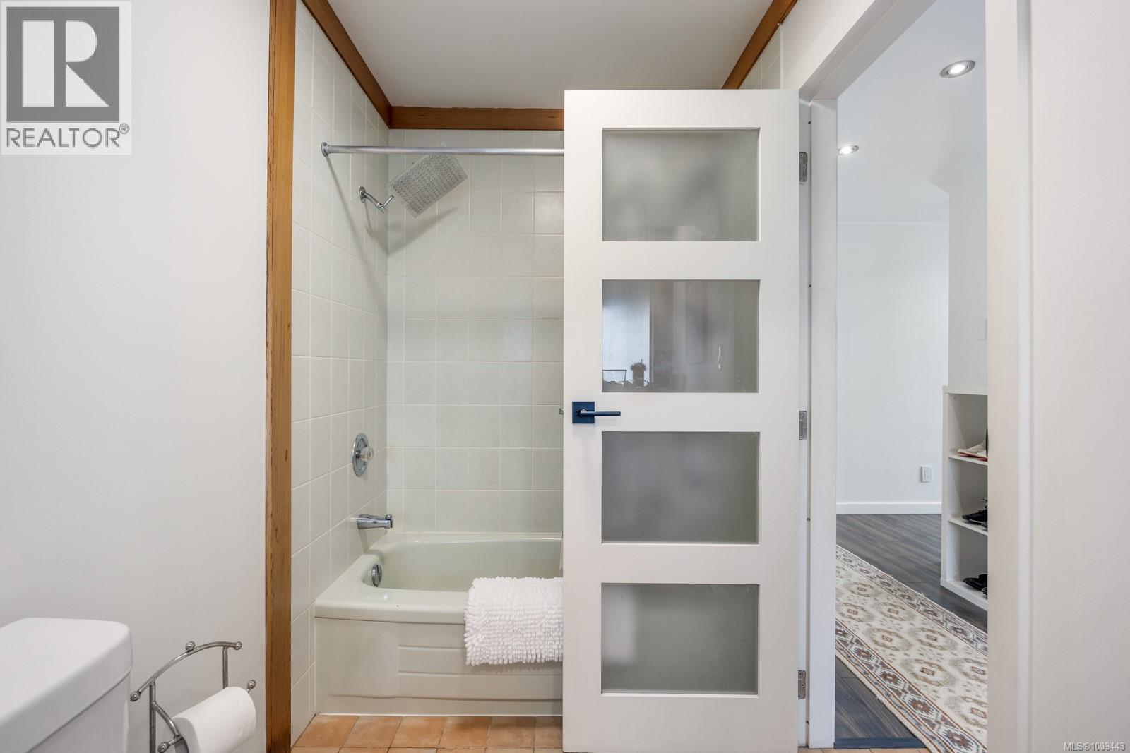 1975 Clamshell Dr, Gabriola Island