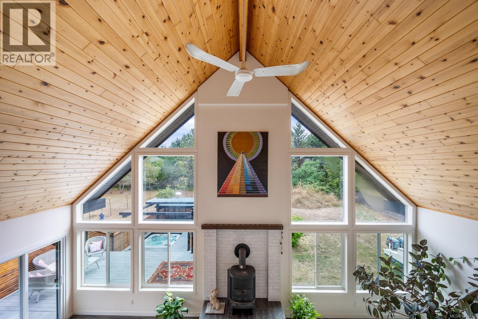 1975 Clamshell Dr, Gabriola Island