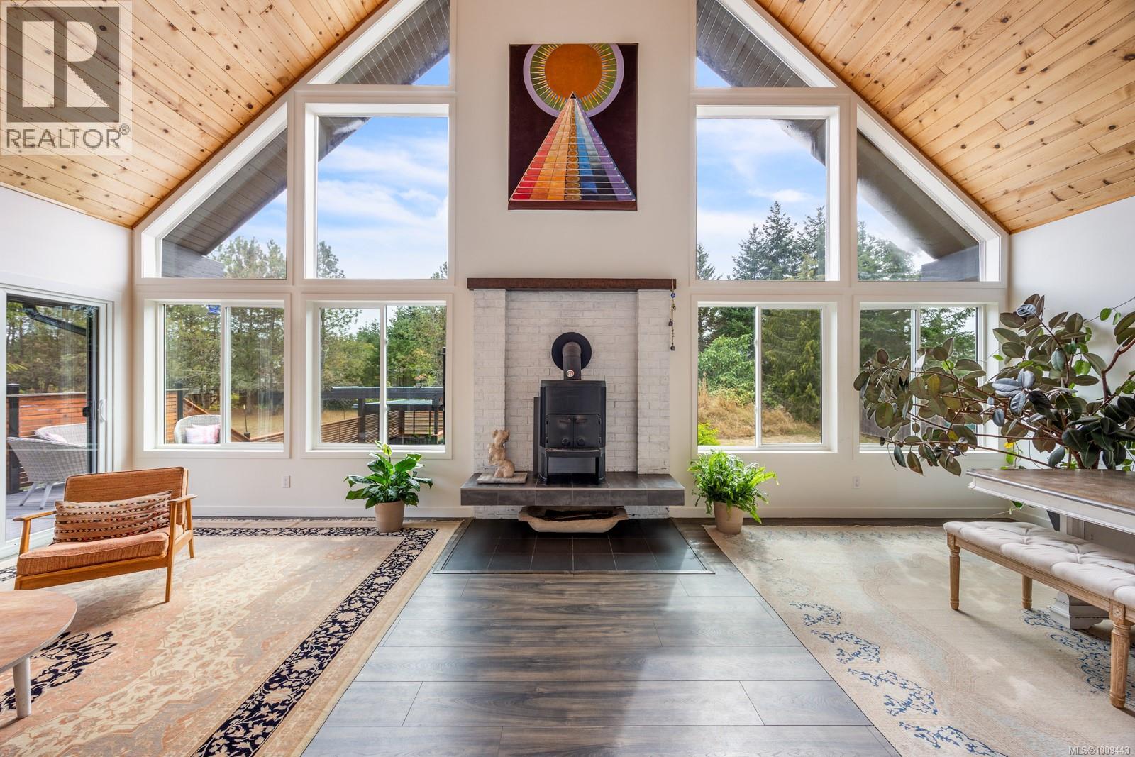 1975 Clamshell Dr, Gabriola Island