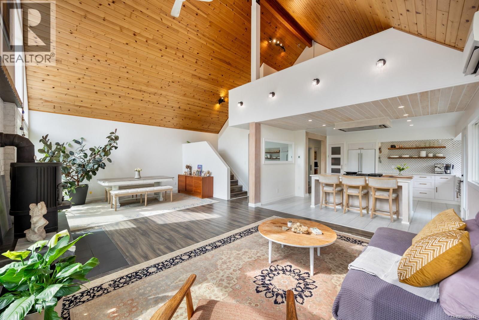 1975 Clamshell Dr, Gabriola Island