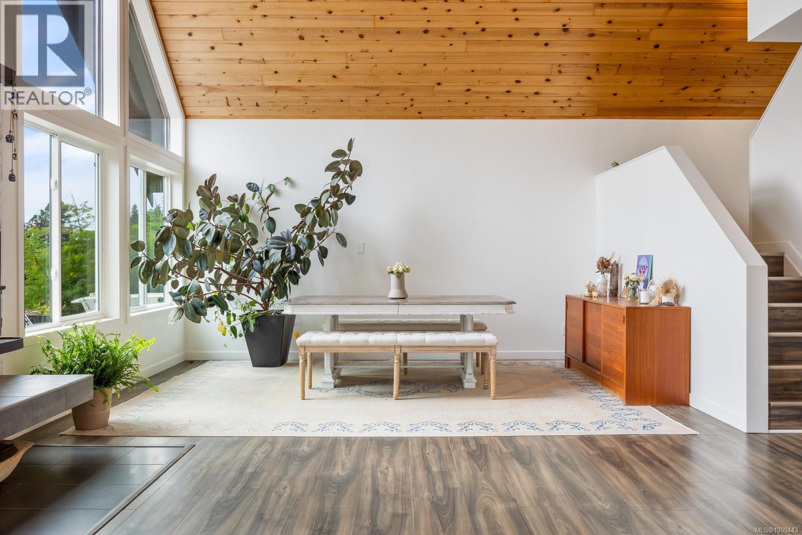 1975 Clamshell Dr, Gabriola Island