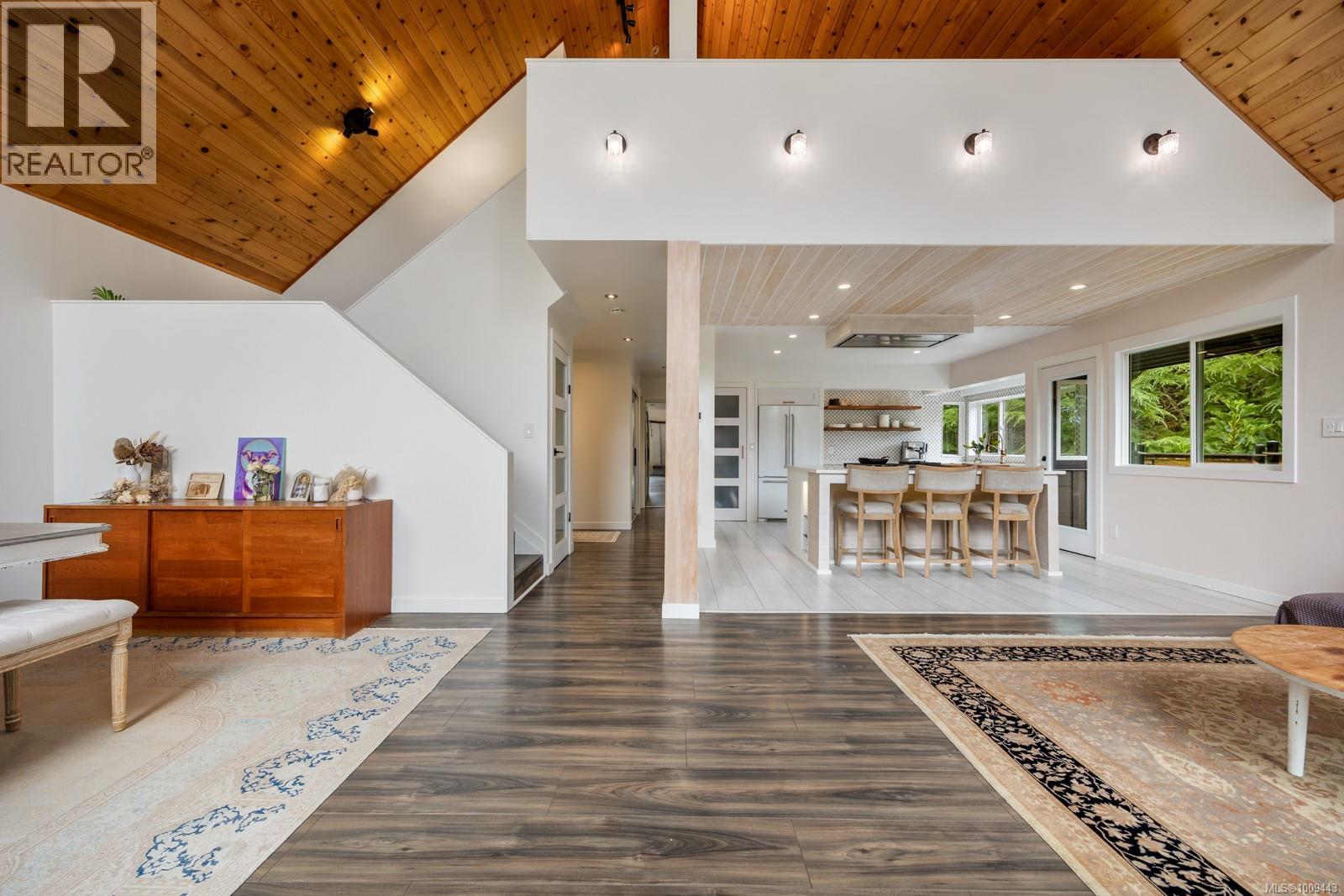 1975 Clamshell Dr, Gabriola Island
