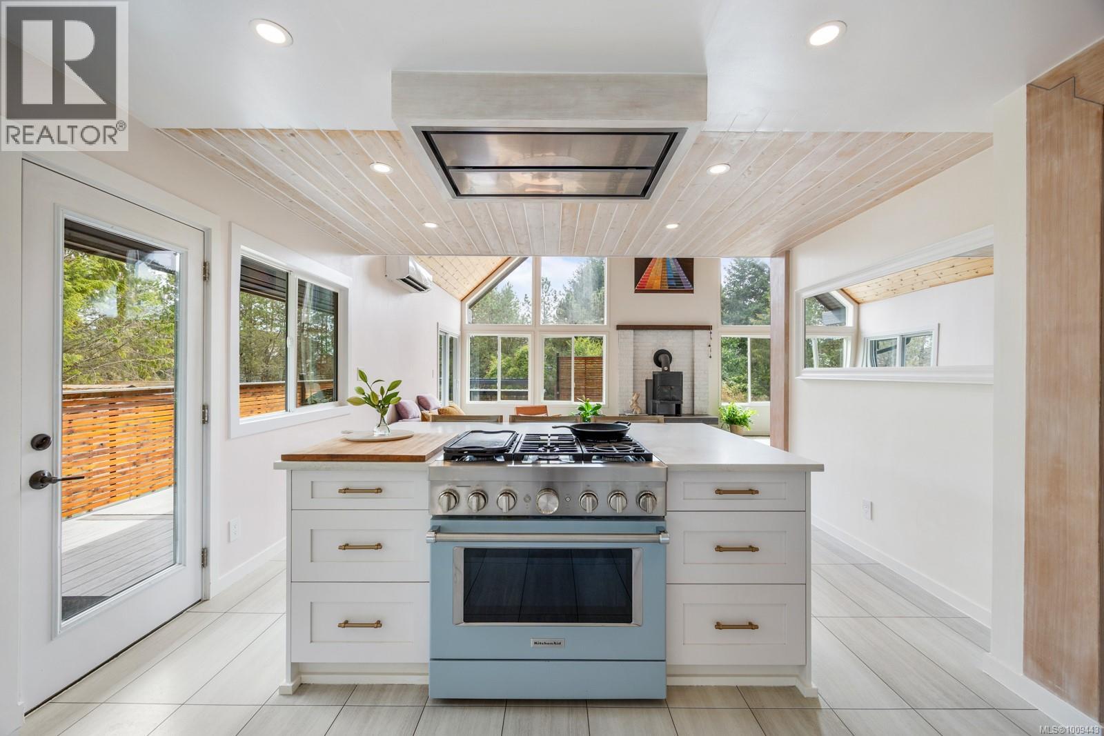 1975 Clamshell Dr, Gabriola Island
