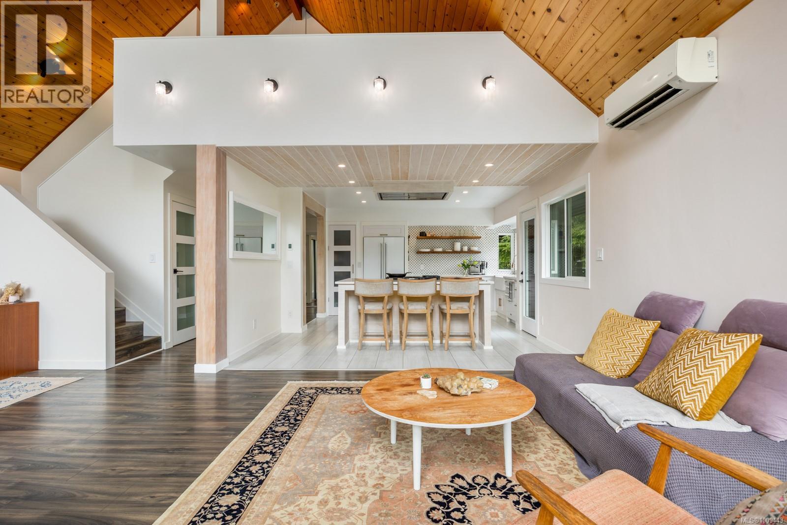 1975 Clamshell Dr, Gabriola Island