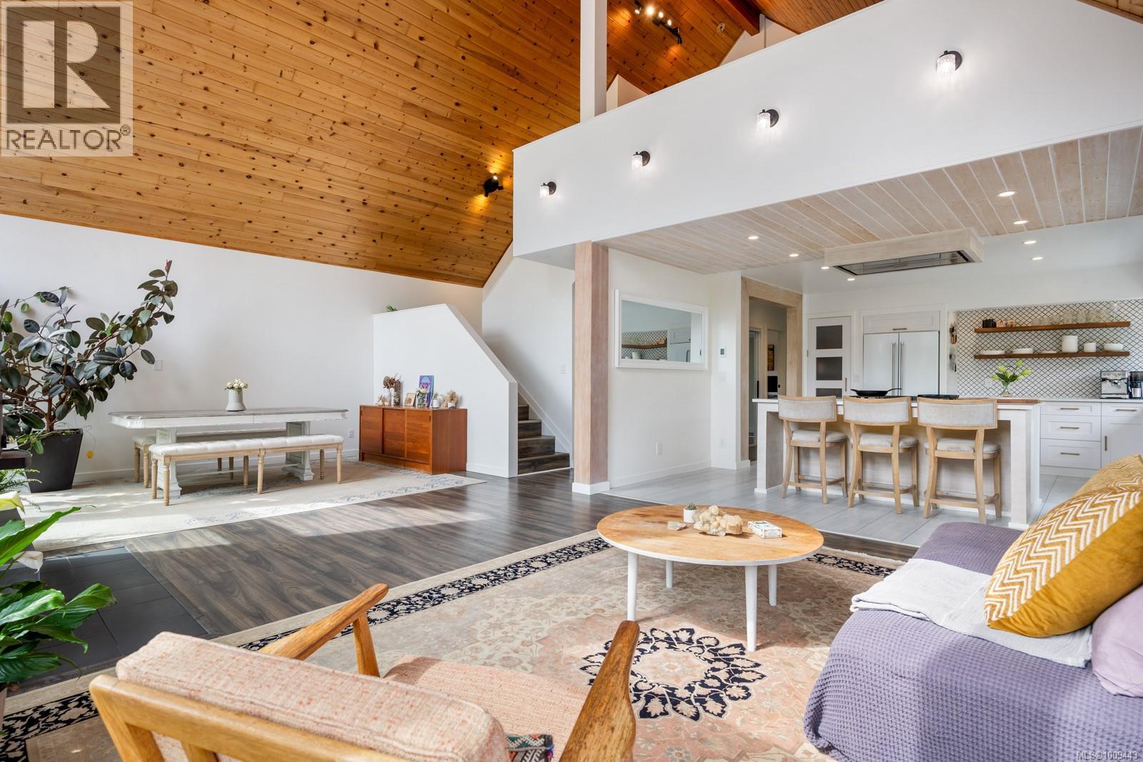 1975 Clamshell Dr, Gabriola Island