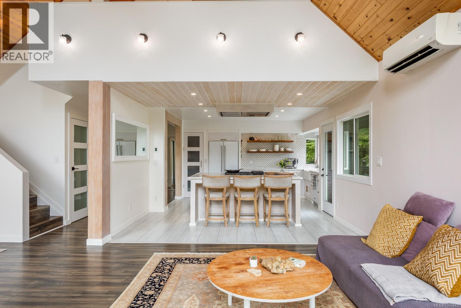 1975 Clamshell Dr, Gabriola Island