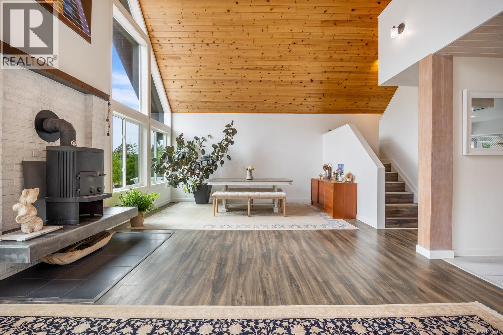 1975 Clamshell Dr, Gabriola Island