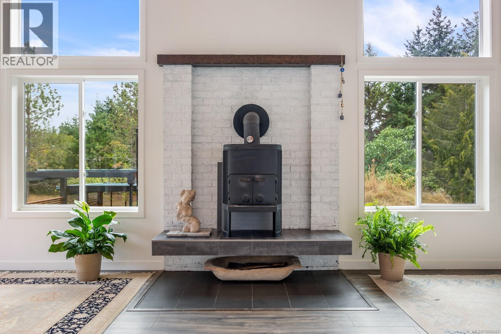 1975 Clamshell Dr, Gabriola Island