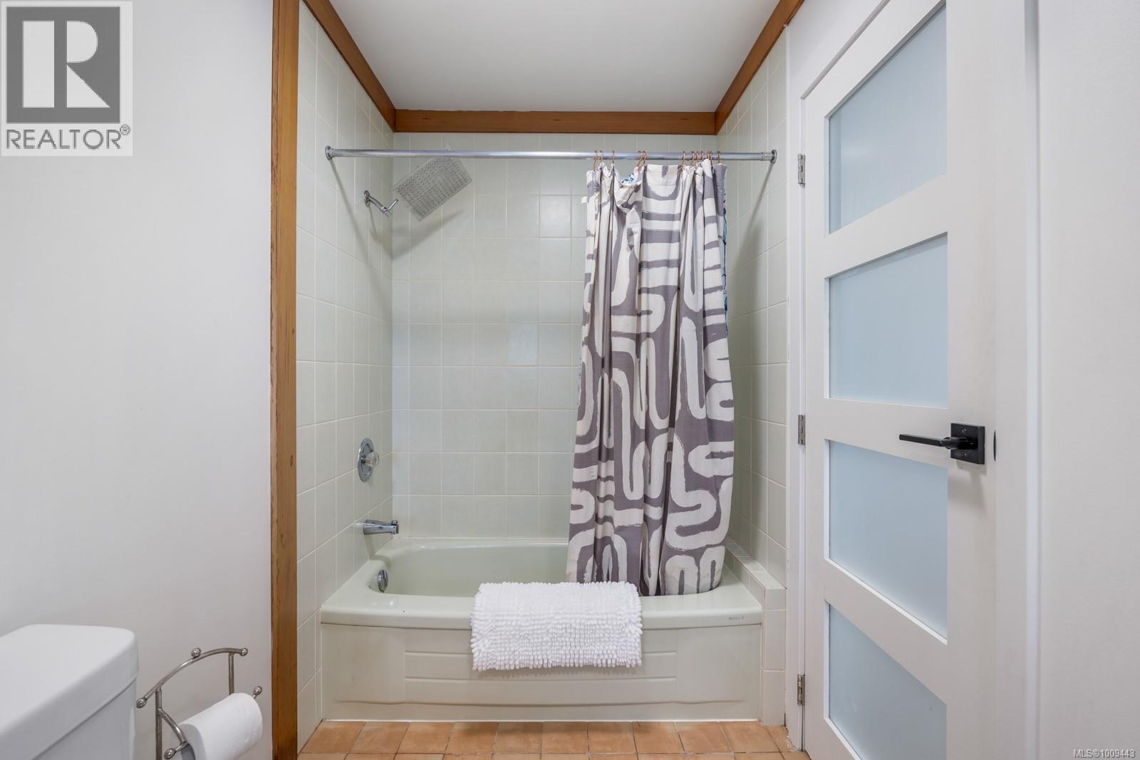 1975 Clamshell Dr, Gabriola Island