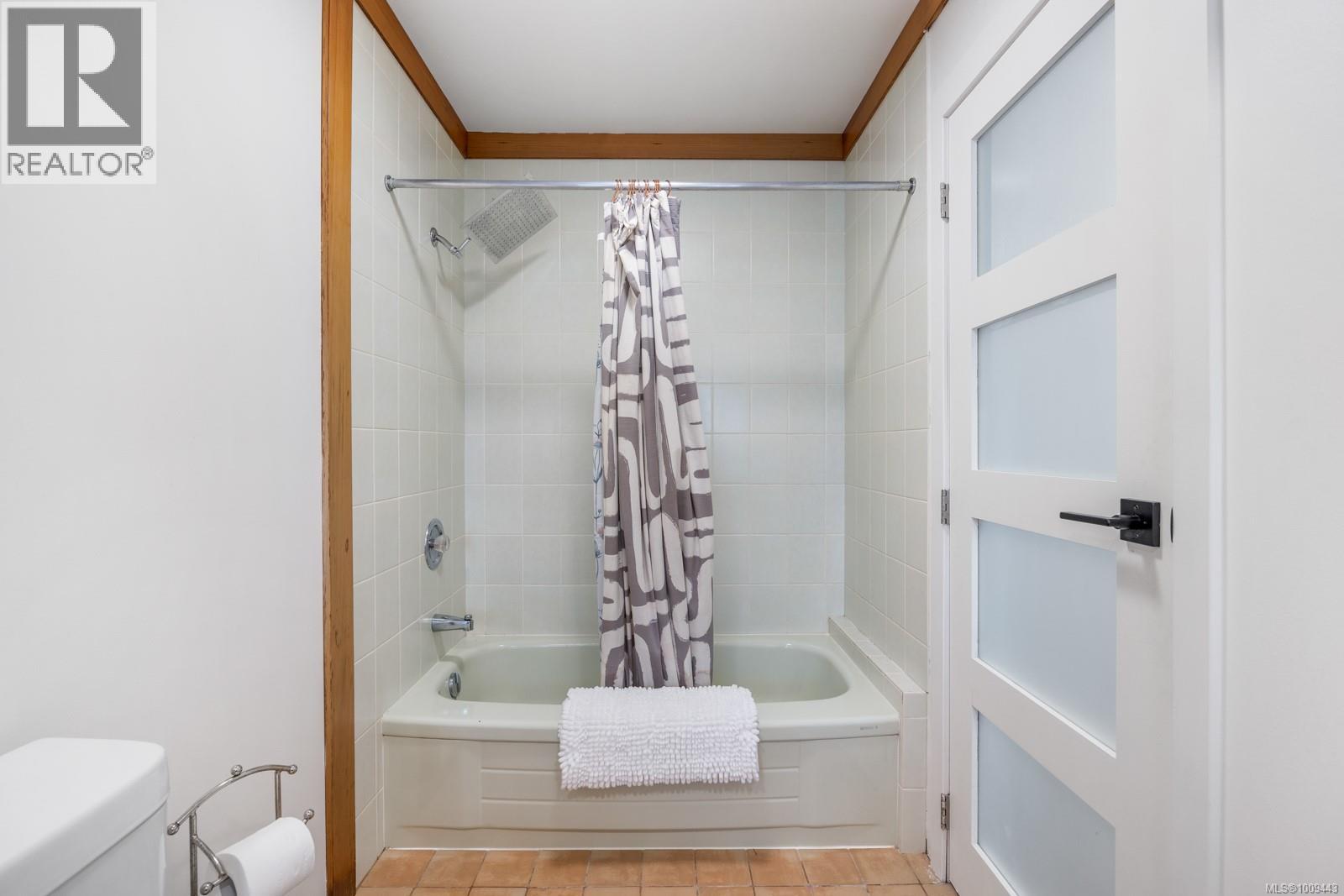 1975 Clamshell Dr, Gabriola Island