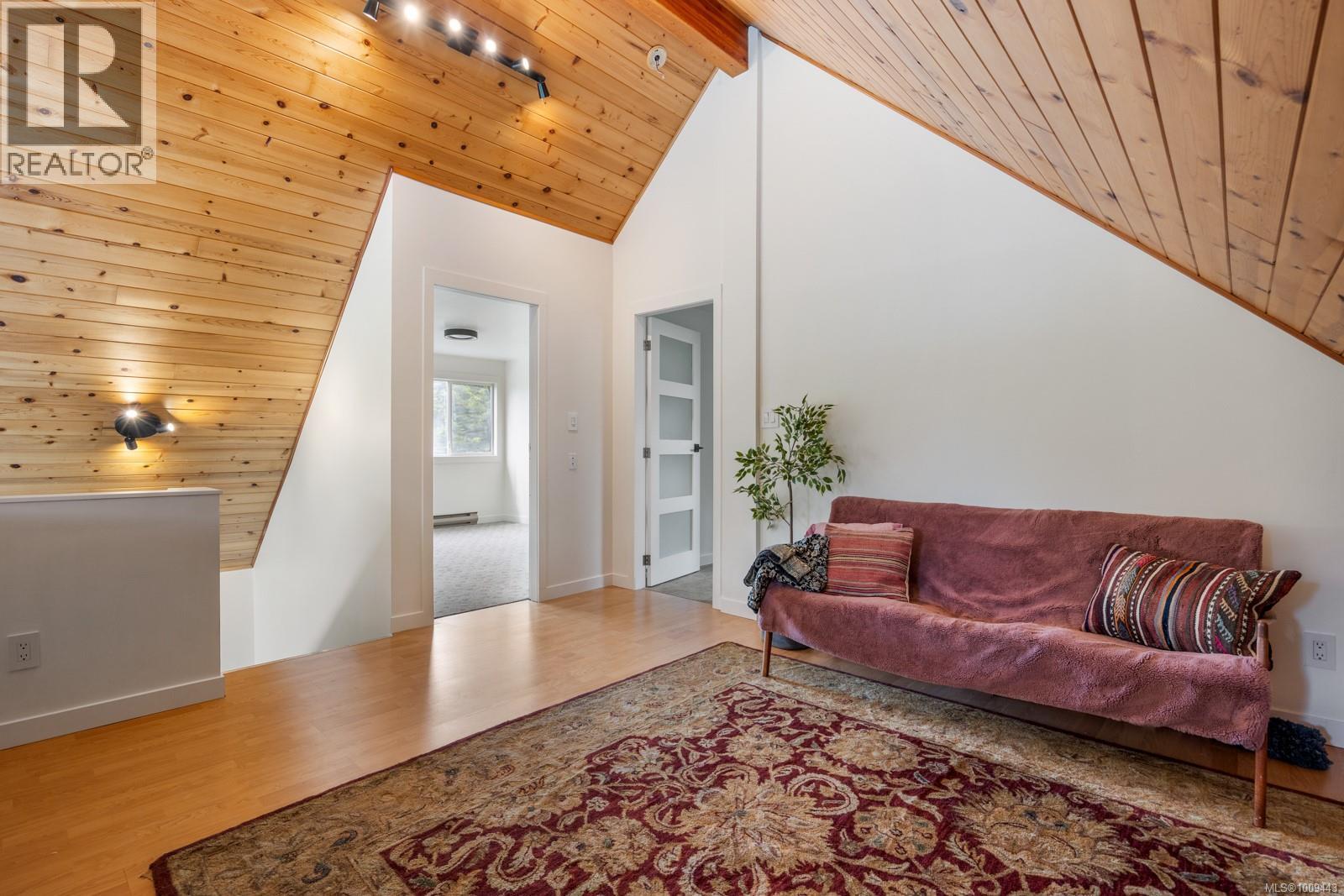 1975 Clamshell Dr, Gabriola Island