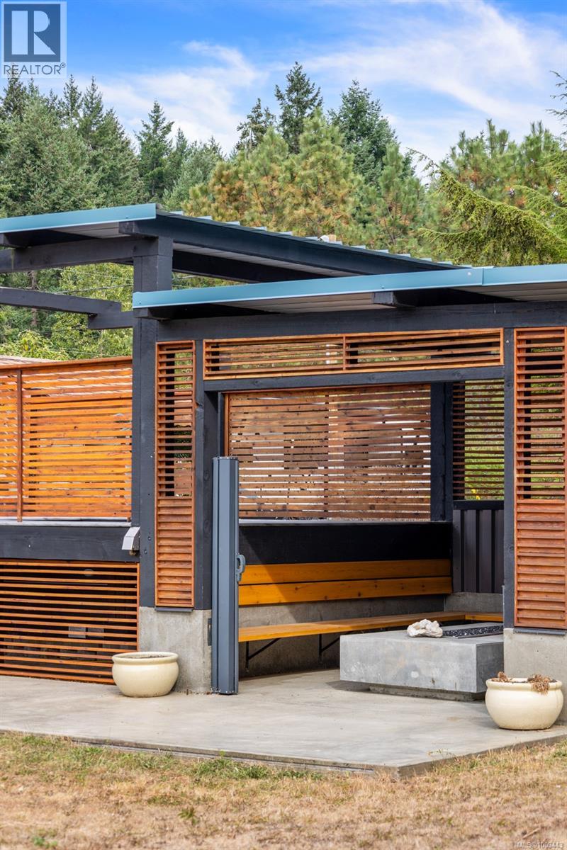 1975 Clamshell Dr, Gabriola Island