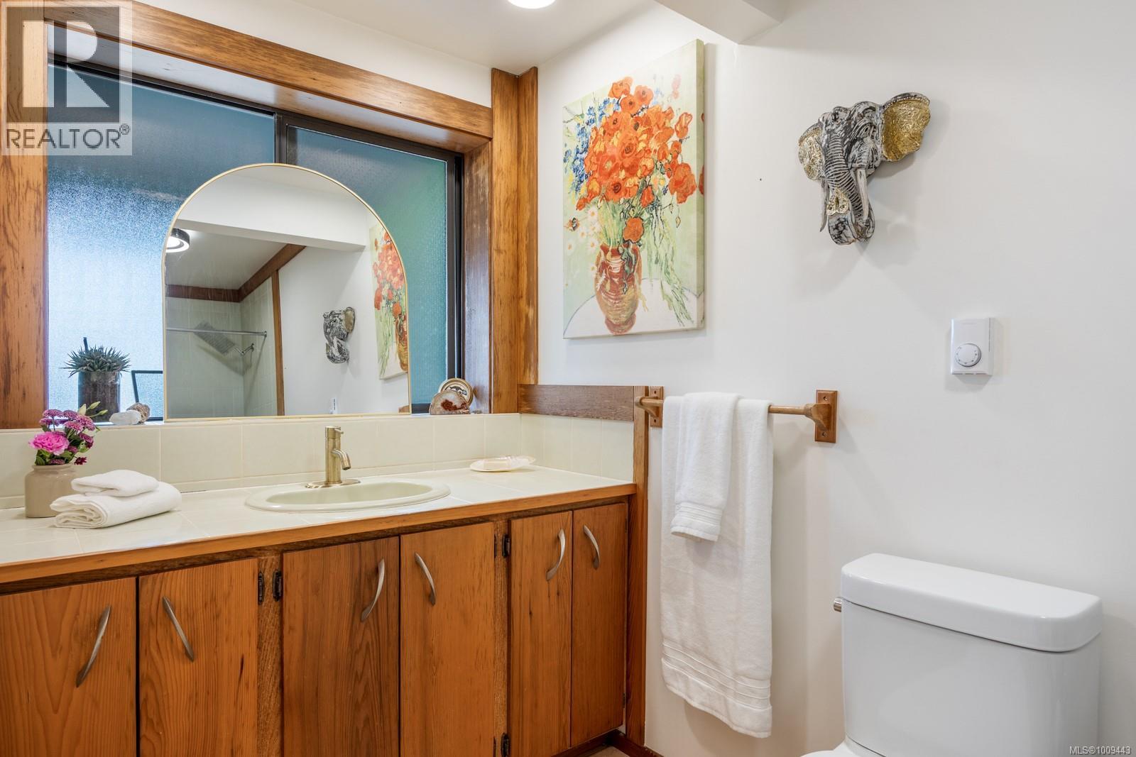 1975 Clamshell Dr, Gabriola Island