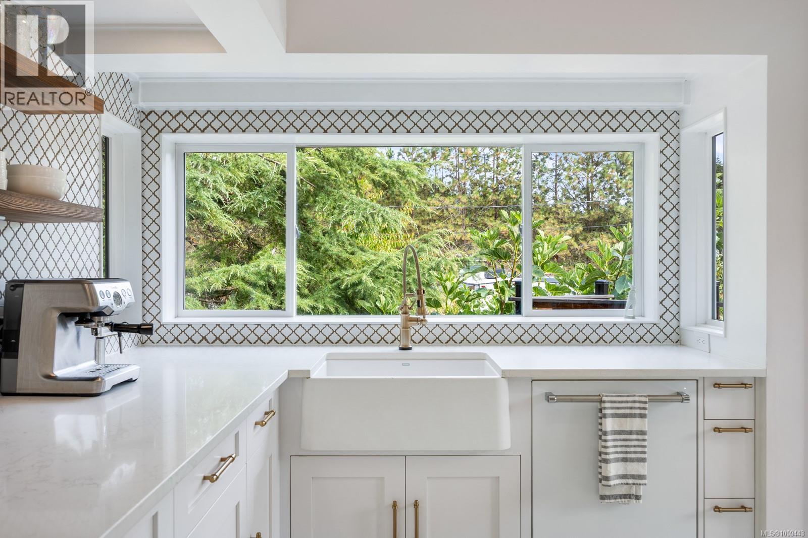 1975 Clamshell Dr, Gabriola Island
