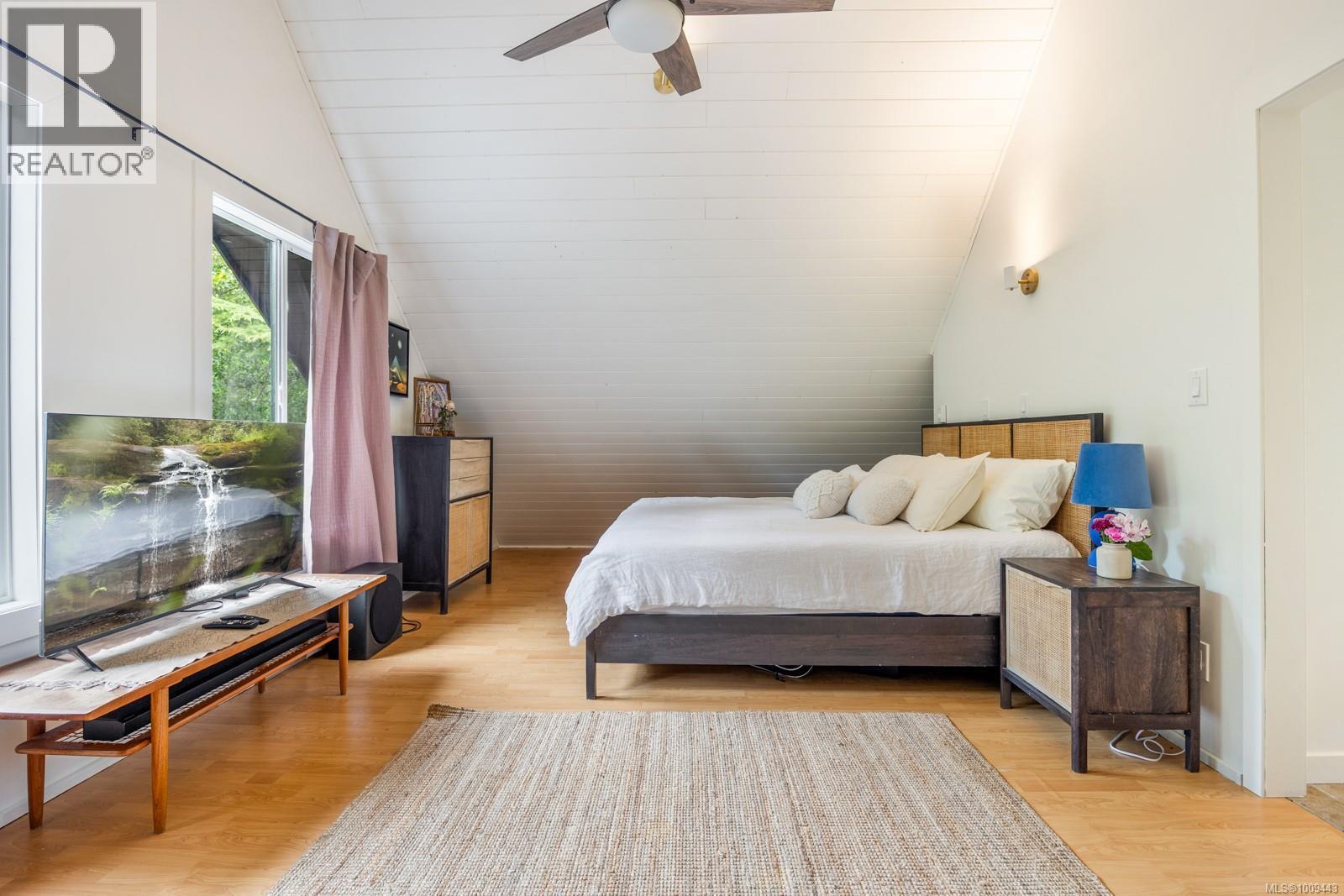 1975 Clamshell Dr, Gabriola Island