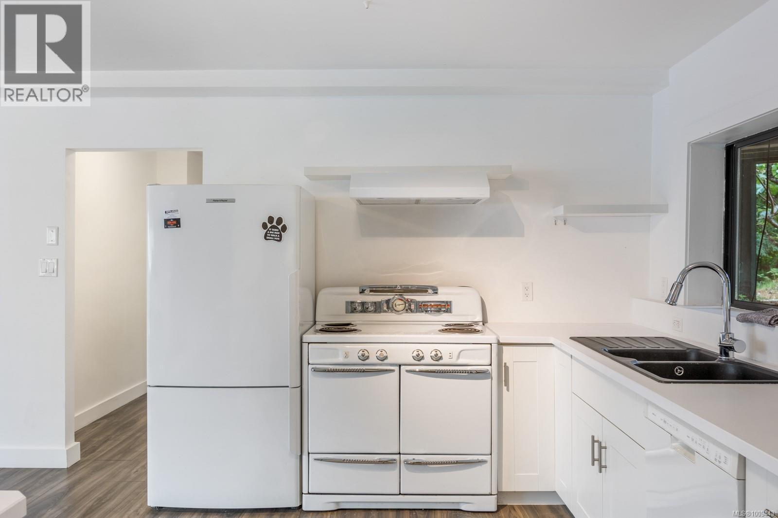 1975 Clamshell Dr, Gabriola Island