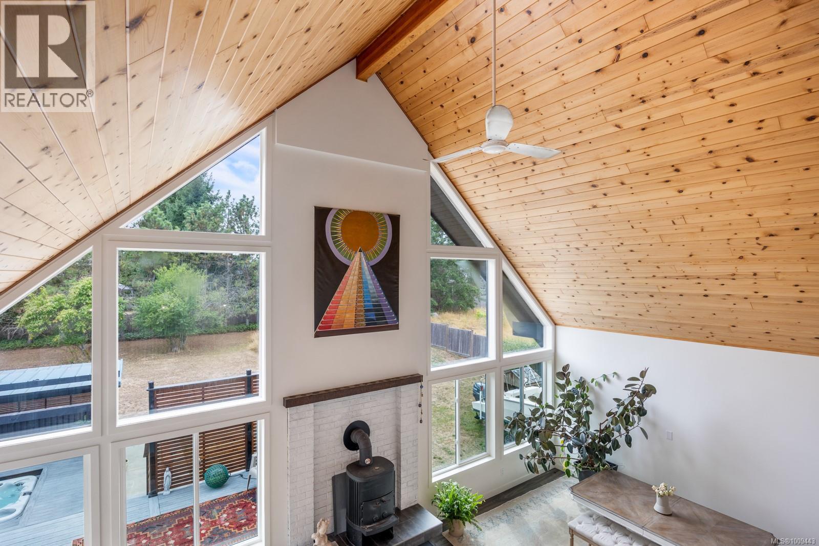 1975 Clamshell Dr, Gabriola Island