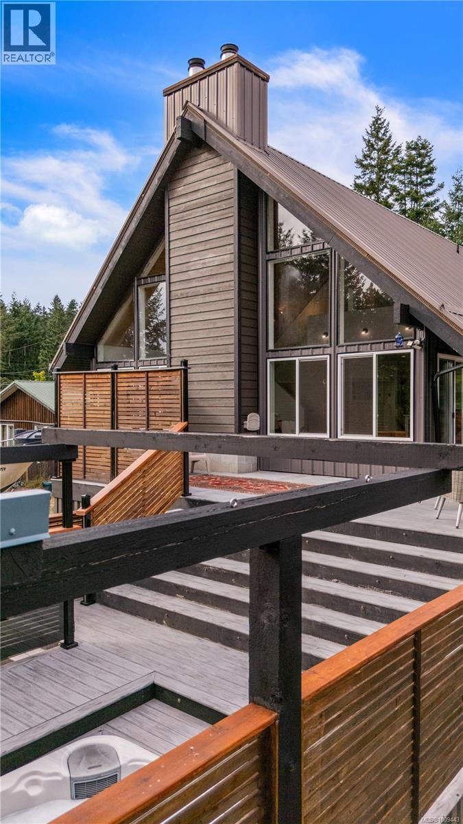 1975 Clamshell Dr, Gabriola Island