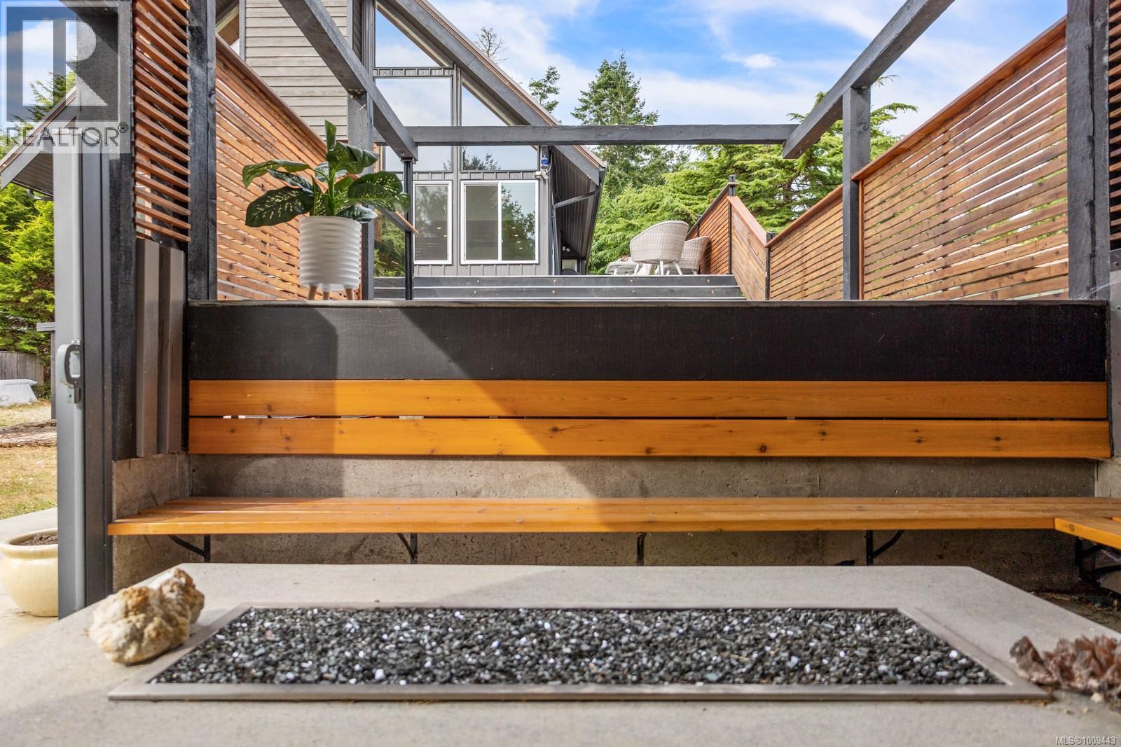 1975 Clamshell Dr, Gabriola Island