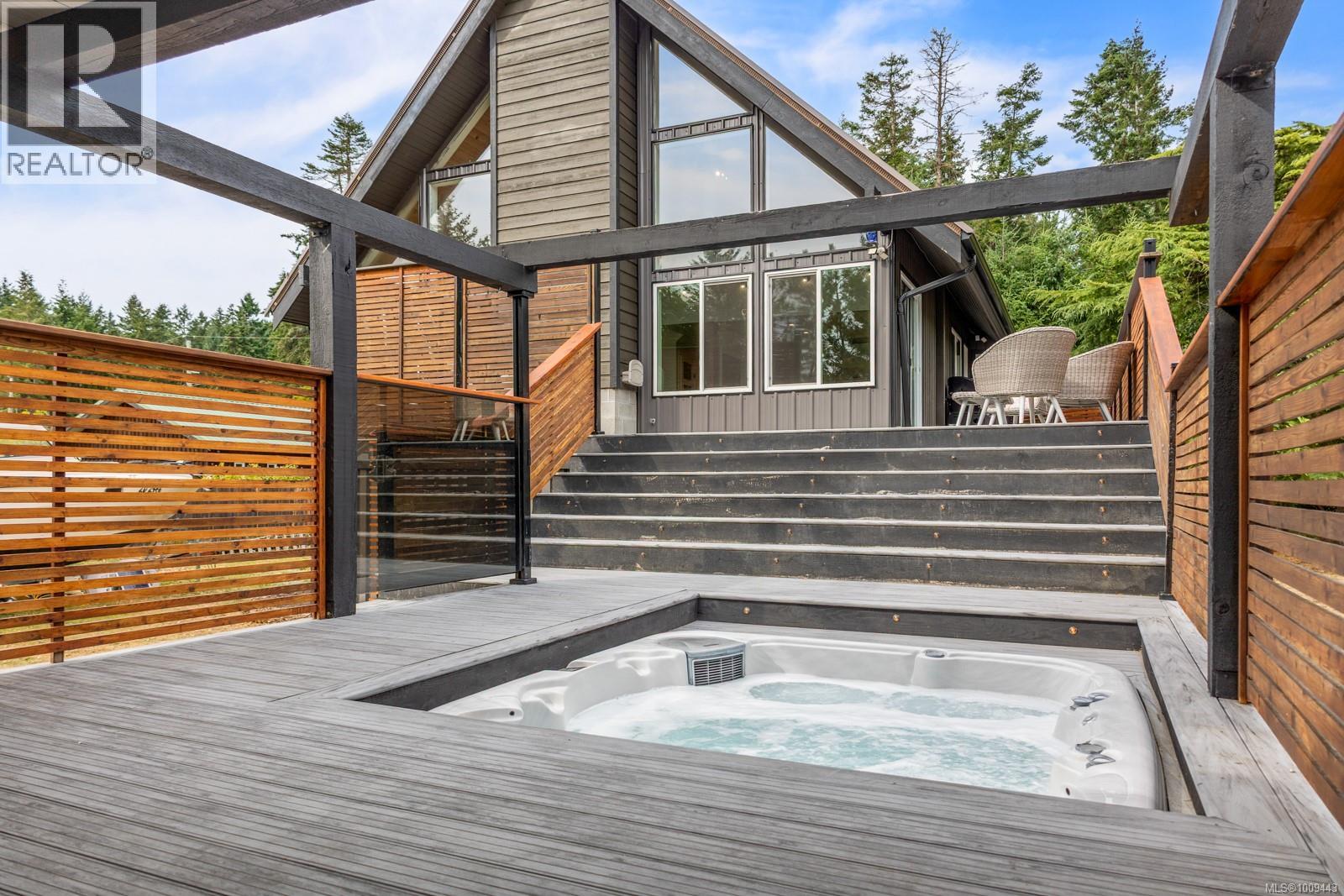 1975 Clamshell Dr, Gabriola Island