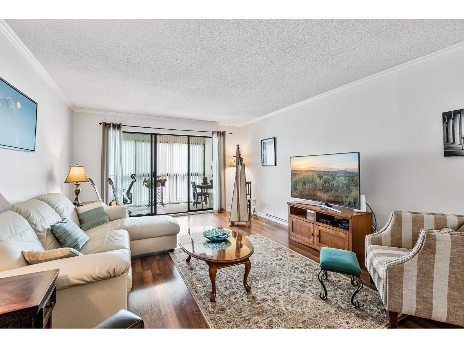 Photo 11 of 204 1458 Blackwood Street, White Rock BC