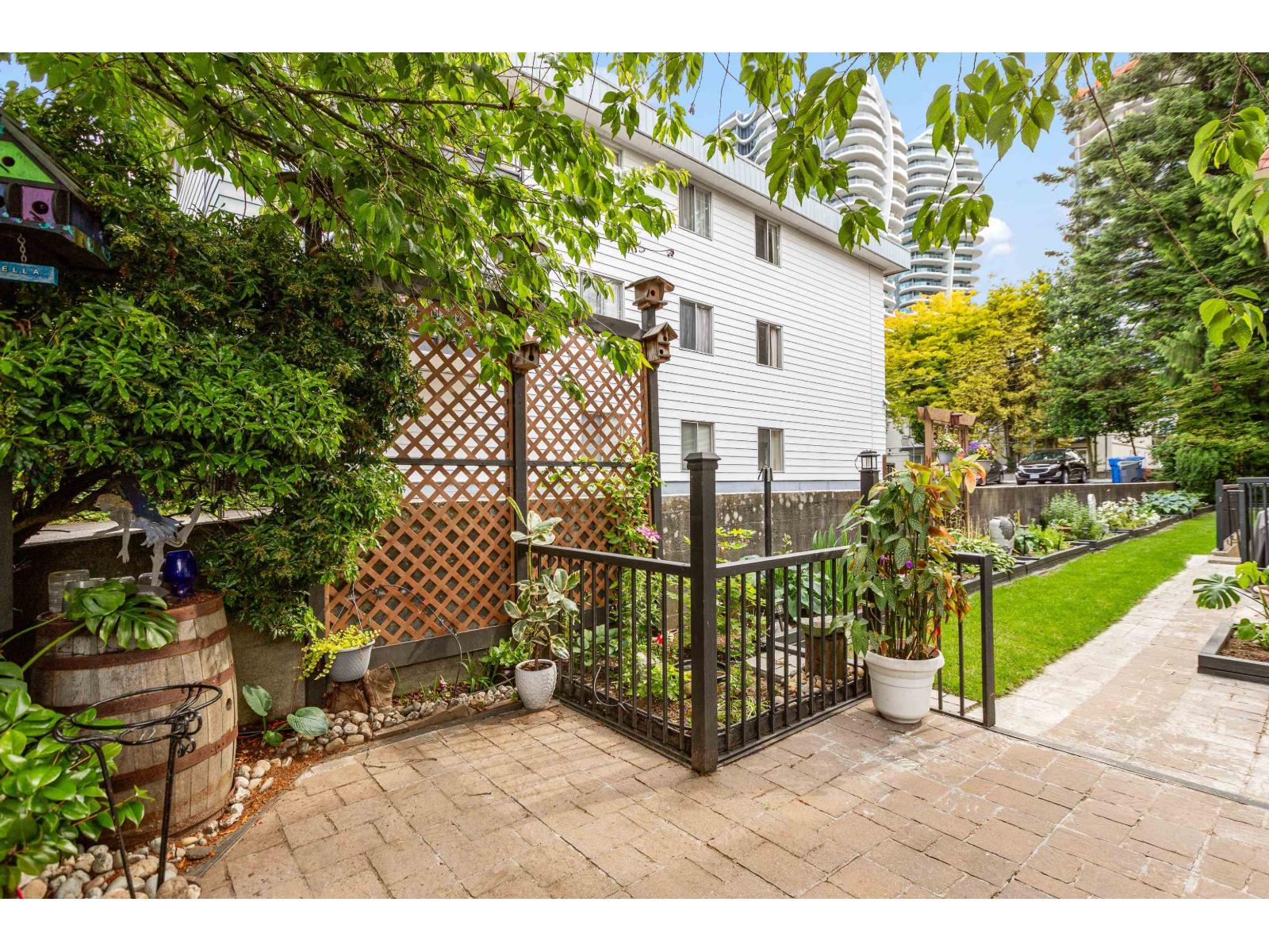 Photo 27 of 204 1458 Blackwood Street, White Rock BC