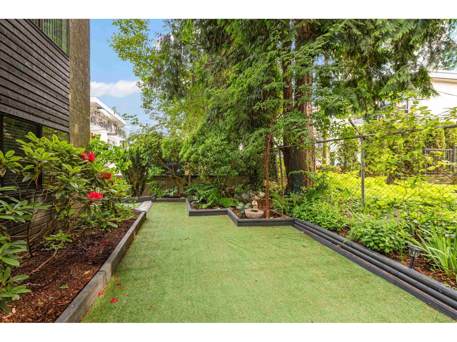 Photo 30 of 204 1458 Blackwood Street, White Rock BC