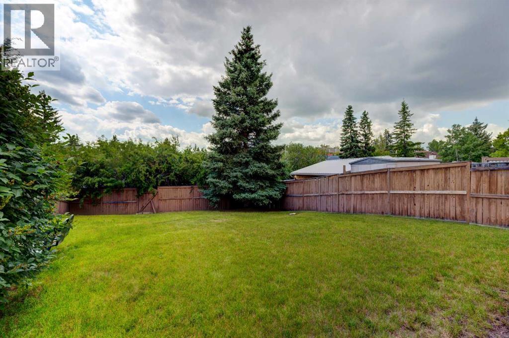 Single Family House 3 Level for Sale in  Ranchview Circle NW Ranchlands Calgary 