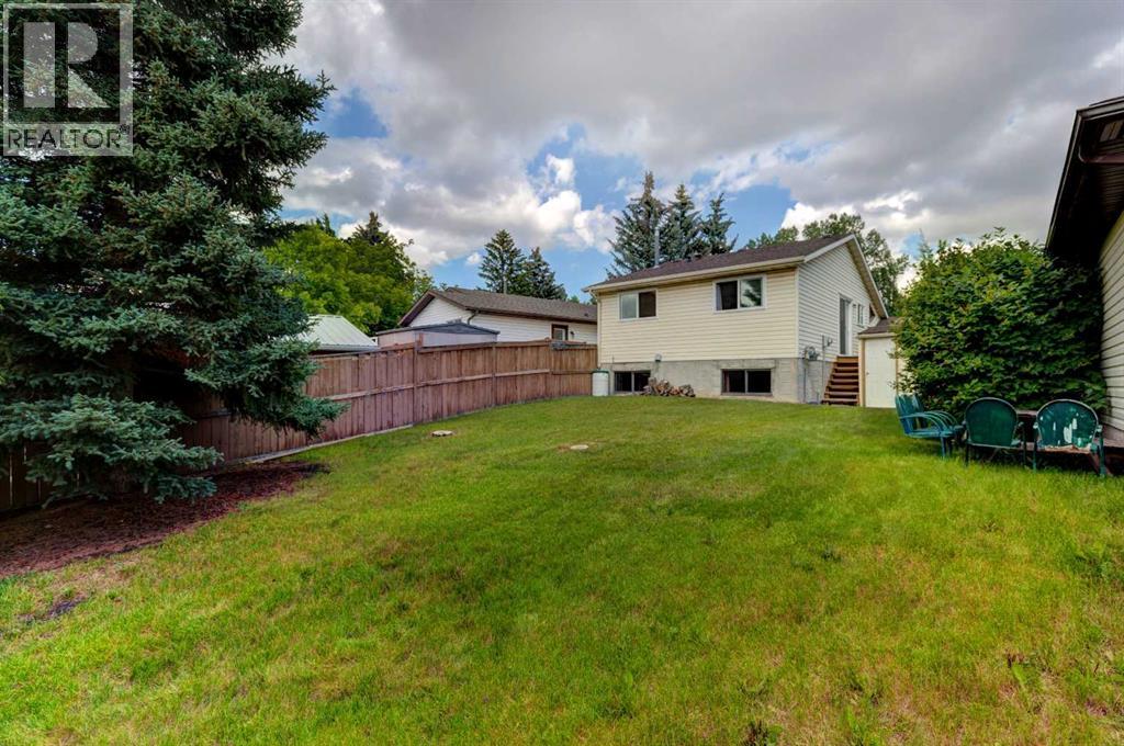 Single Family House 3 Level for Sale in  Ranchview Circle NW Ranchlands Calgary 