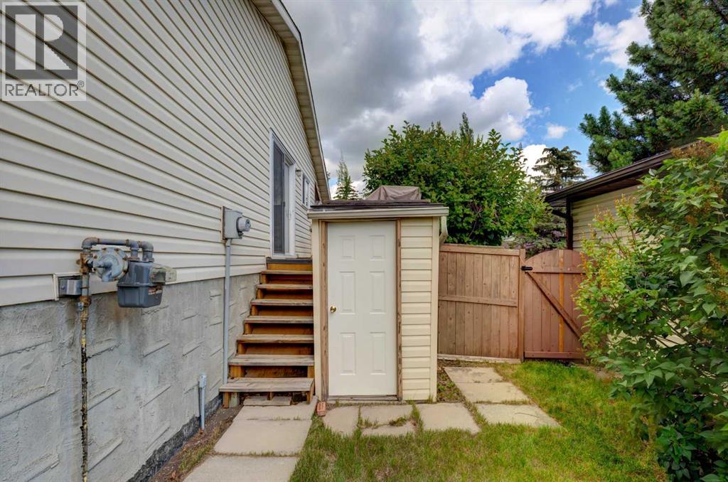 Single Family House 3 Level for Sale in  Ranchview Circle NW Ranchlands Calgary 