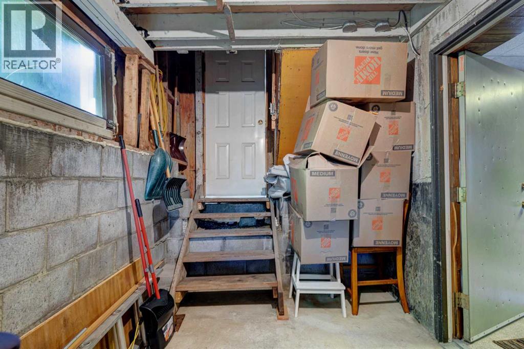 Single Family House 3 Level for Sale in  Ranchview Circle NW Ranchlands Calgary 
