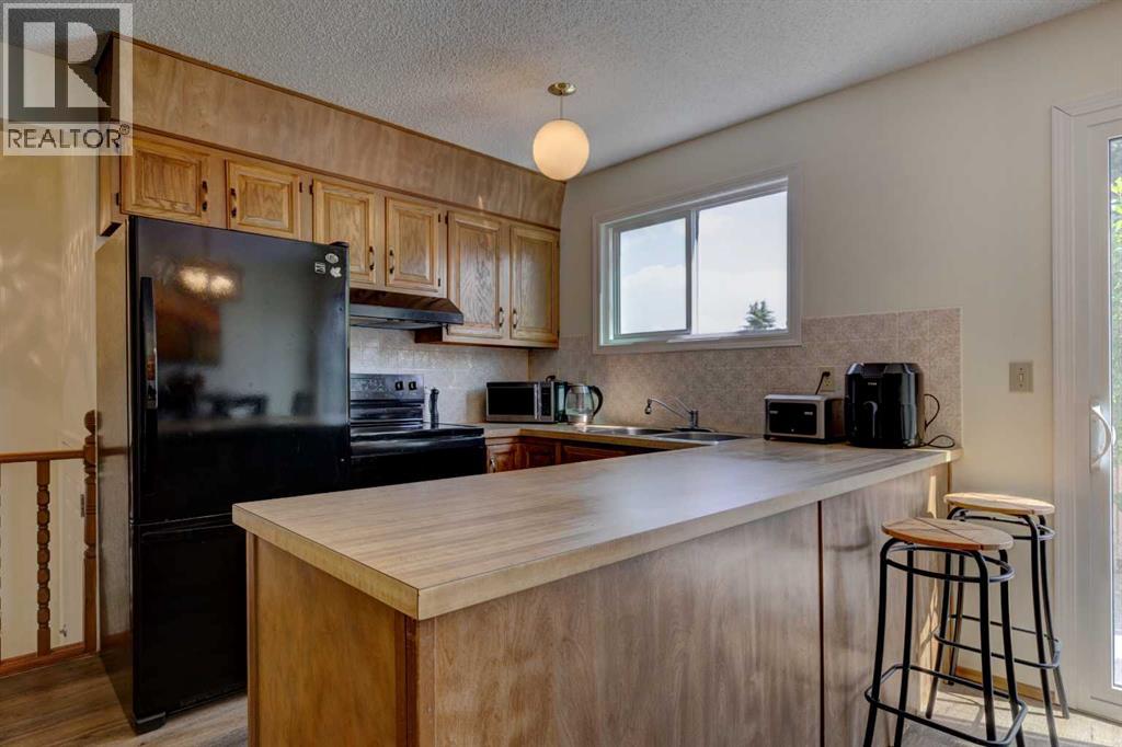 Single Family House 3 Level for Sale in  Ranchview Circle NW Ranchlands Calgary 