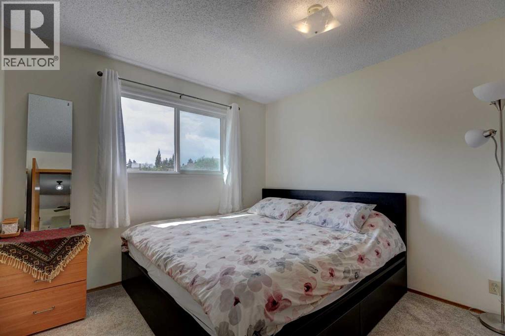 Single Family House 3 Level for Sale in  Ranchview Circle NW Ranchlands Calgary 