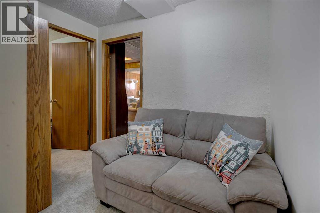 Single Family House 3 Level for Sale in  Ranchview Circle NW Ranchlands Calgary 