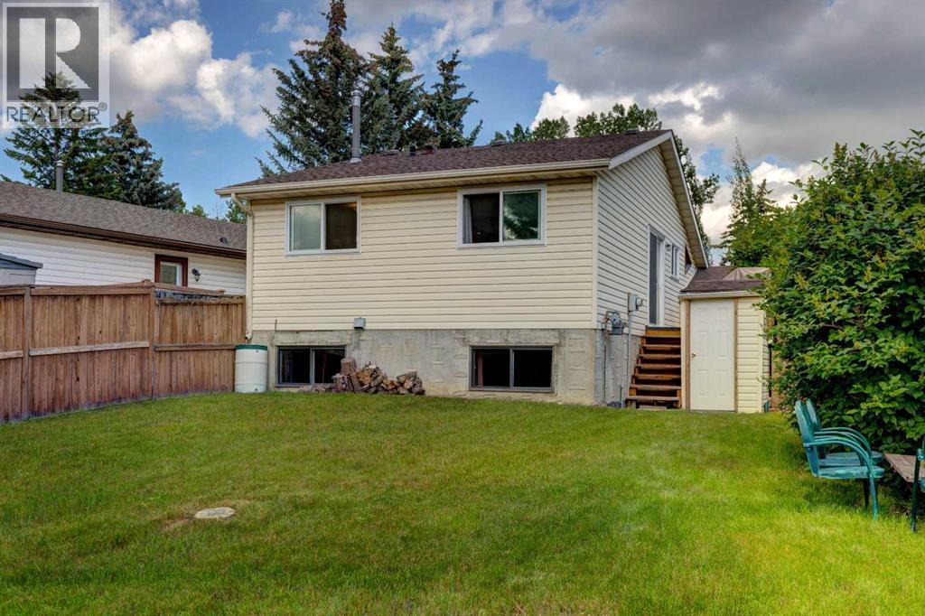 Single Family House 3 Level for Sale in  Ranchview Circle NW Ranchlands Calgary 