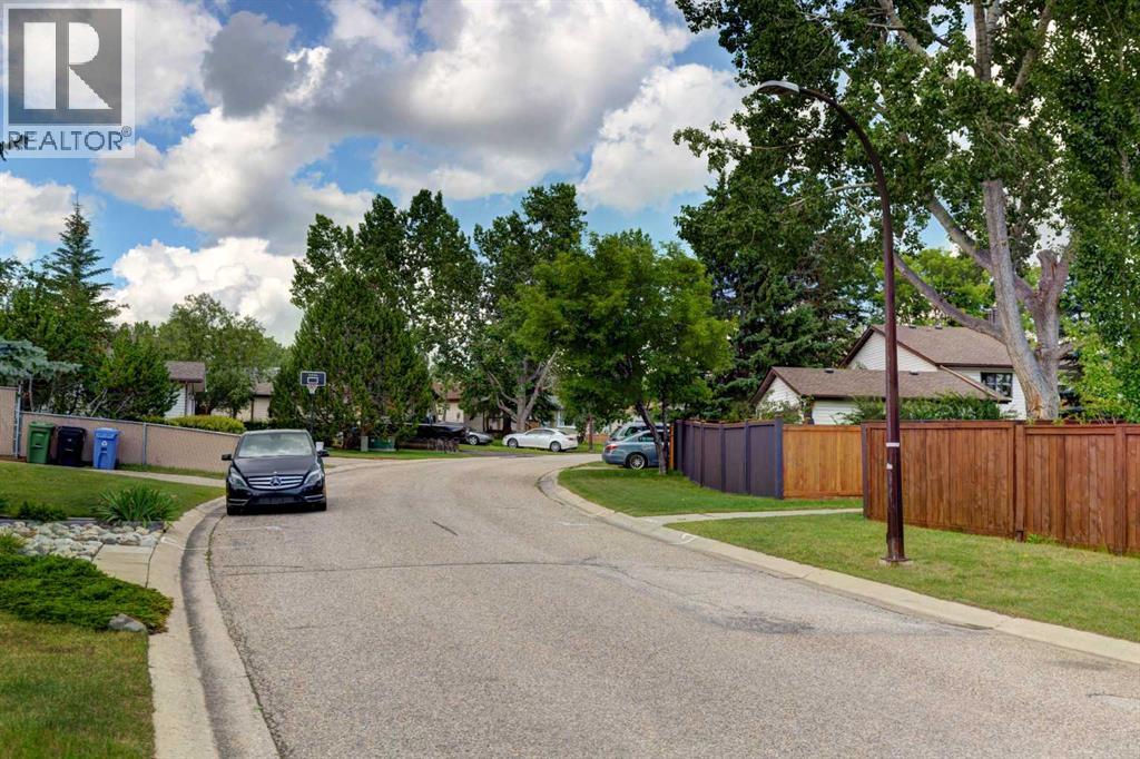 Single Family House 3 Level for Sale in  Ranchview Circle NW Ranchlands Calgary 