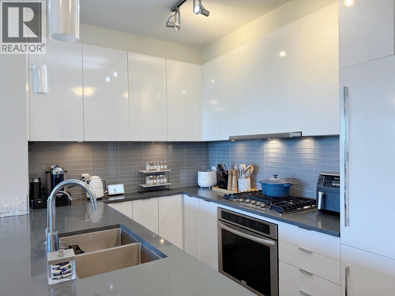Photo 6 of 303 9399 Alexandra Road, Richmond BC