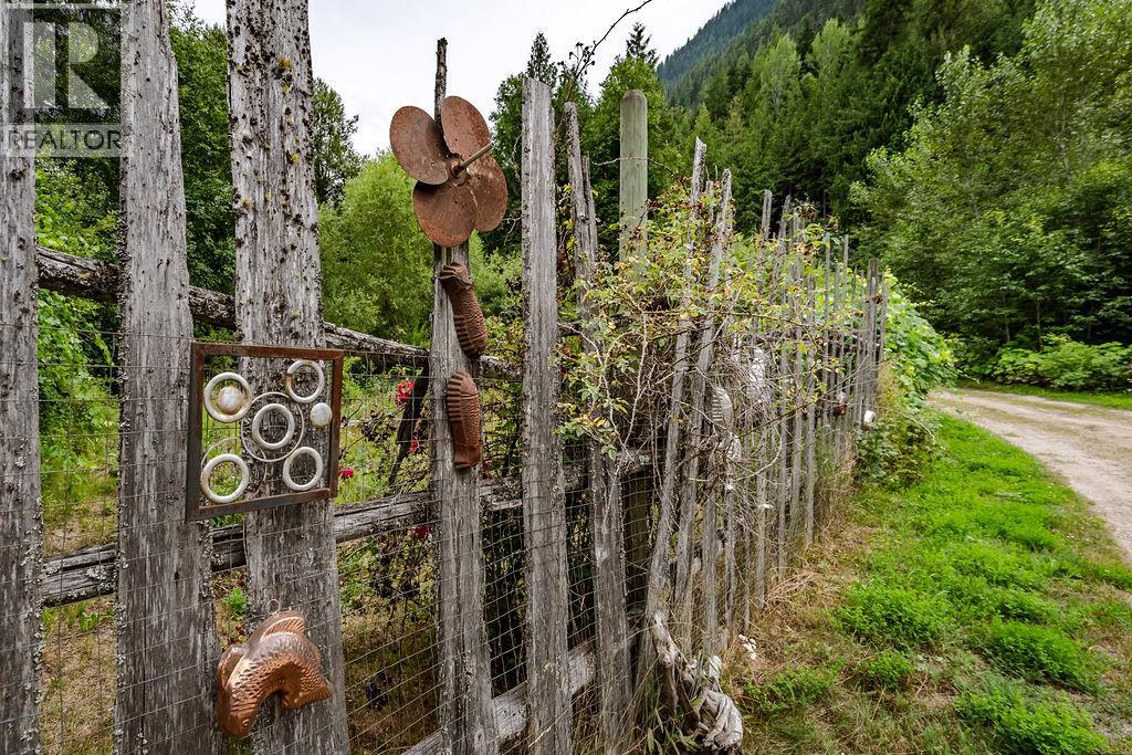 2987 SLOCAN VALLEY ROAD W ROAD - 46
