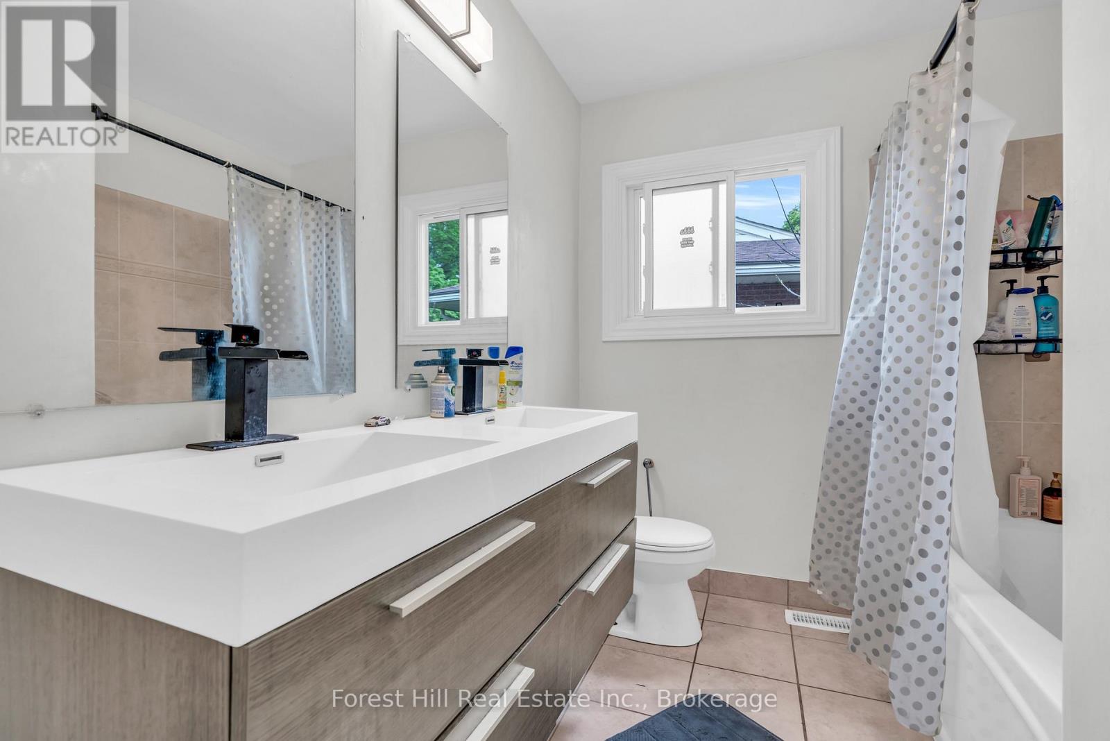Photo 27 of 110 Stonybrook Drive, Kitchener ON