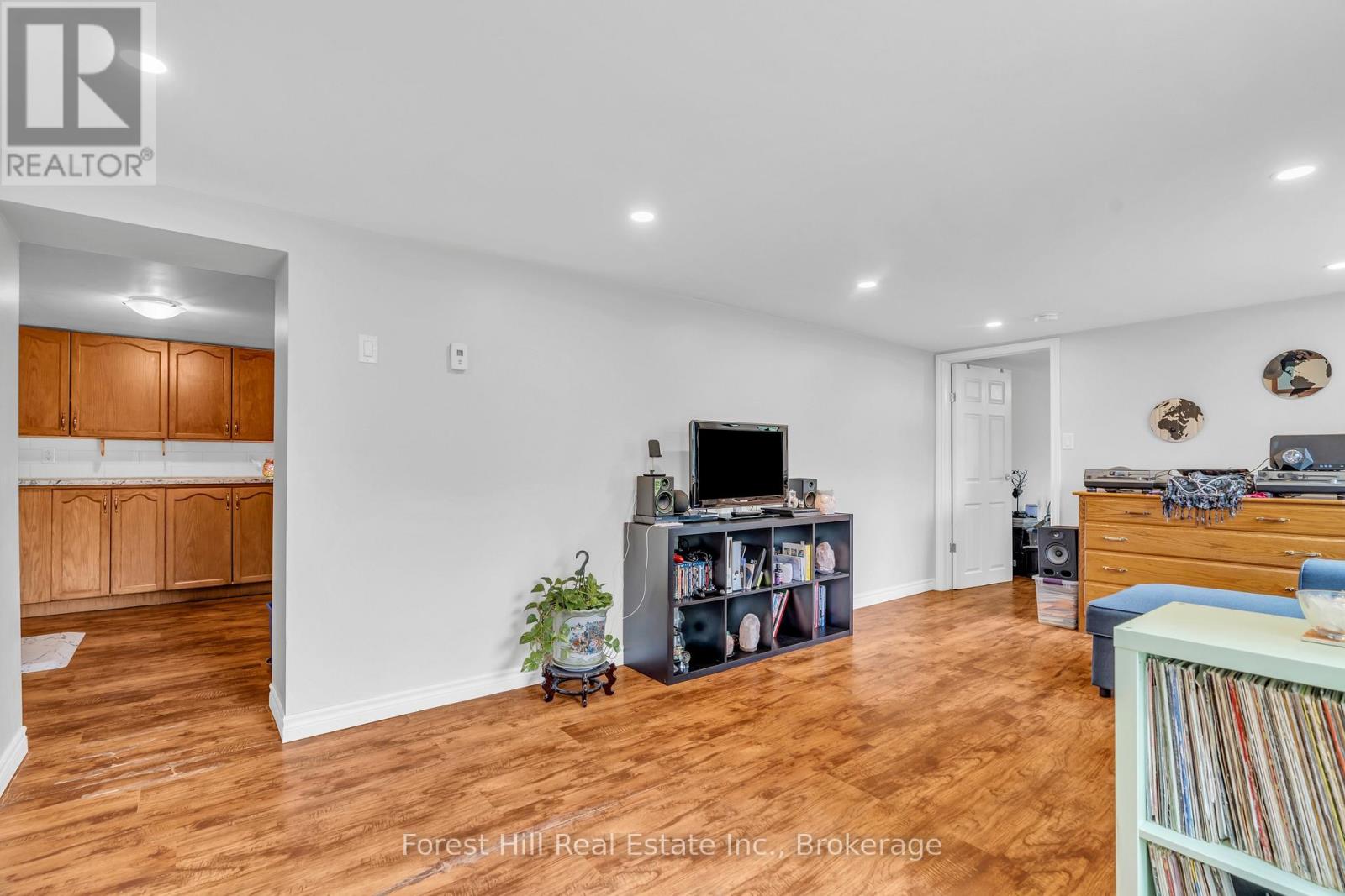 Photo 15 of 110 Stonybrook Drive, Kitchener ON