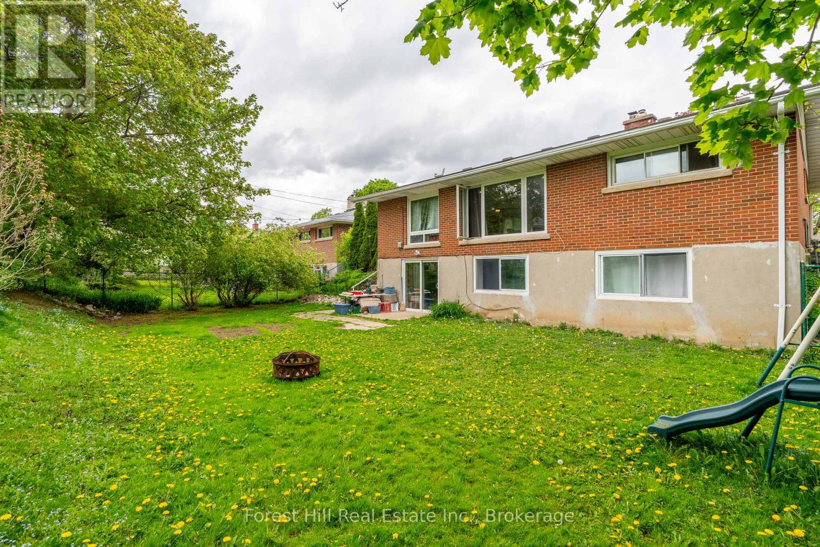 Photo 31 of 110 Stonybrook Drive, Kitchener ON