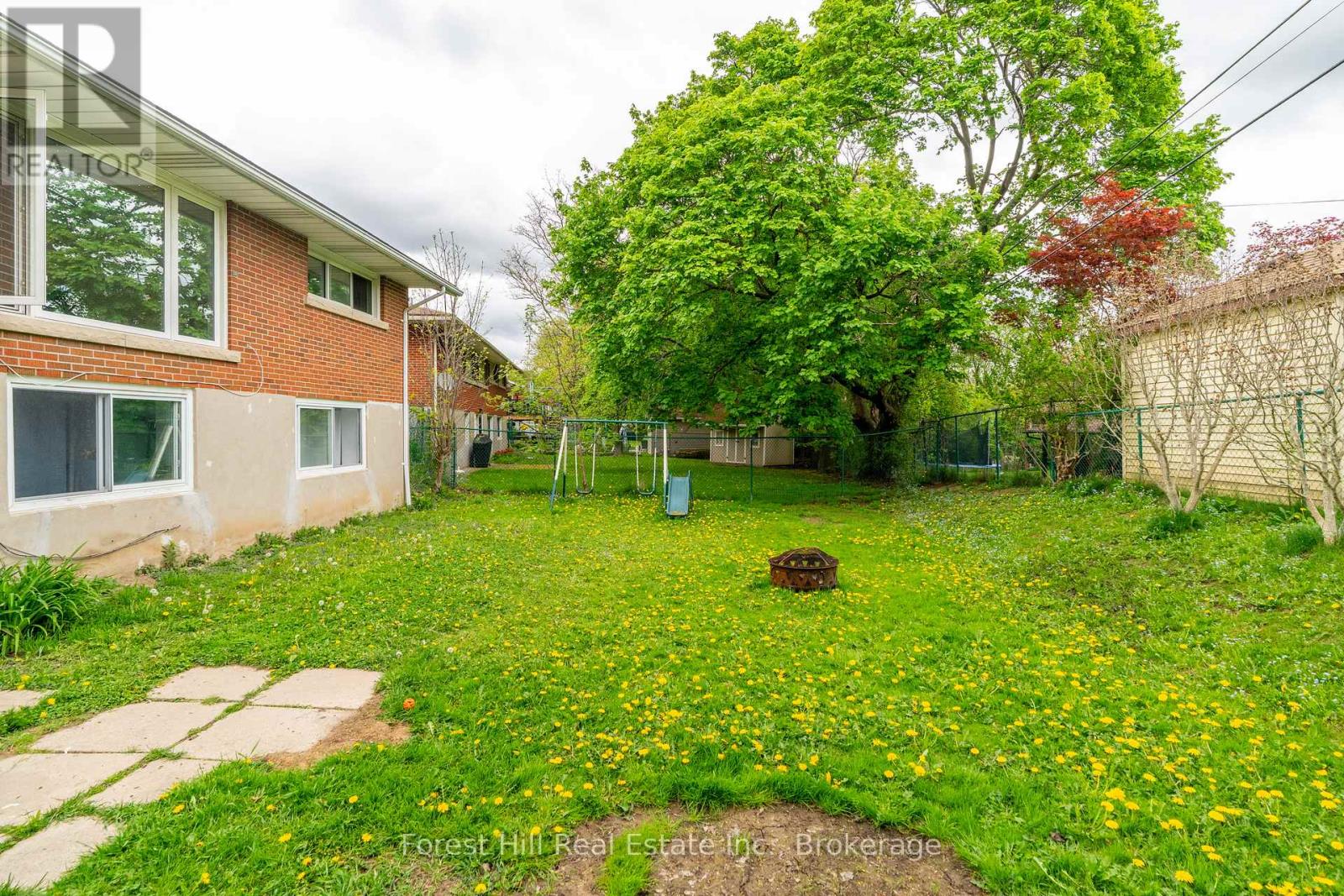 Photo 10 of 110 Stonybrook Drive, Kitchener ON