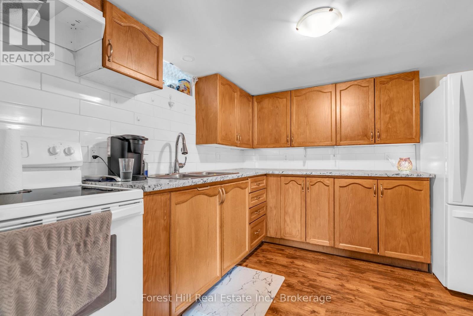 Photo 9 of 110 Stonybrook Drive, Kitchener ON
