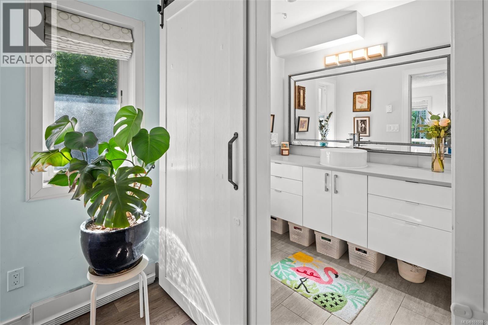 Photo 11 of 4007 Malton Ave, Saanich BC