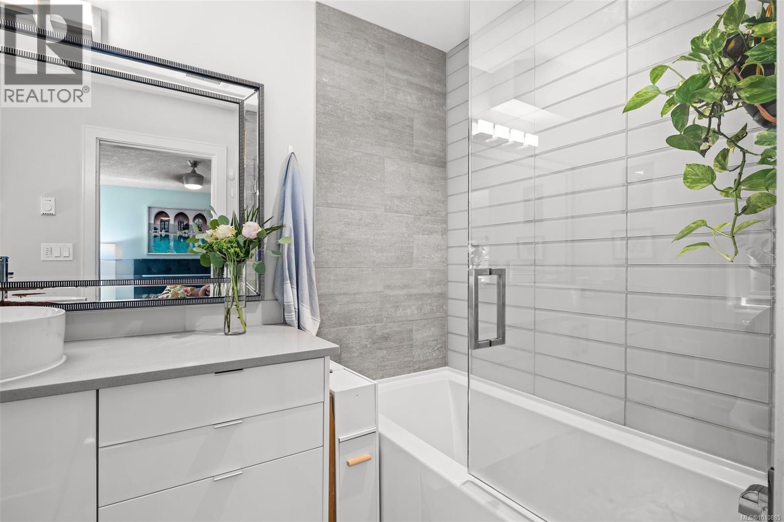 Photo 12 of 4007 Malton Ave, Saanich BC