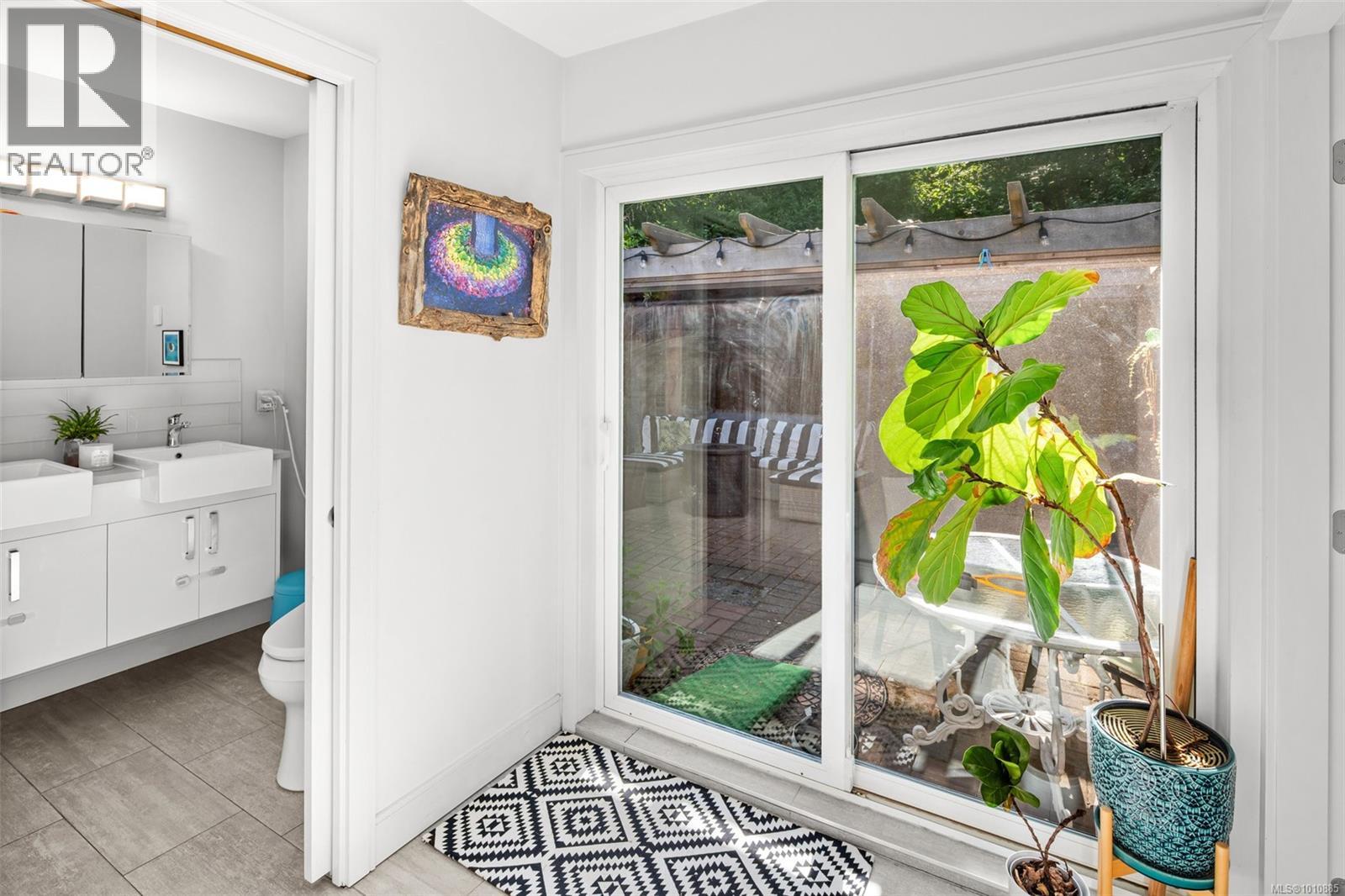 Photo 14 of 4007 Malton Ave, Saanich BC