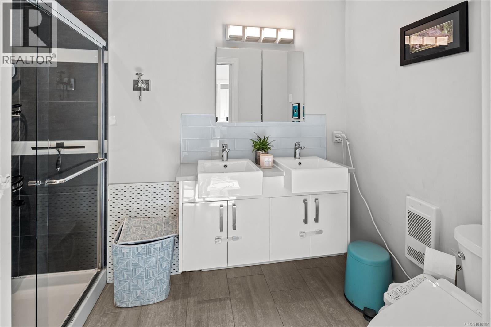 Photo 16 of 4007 Malton Ave, Saanich BC