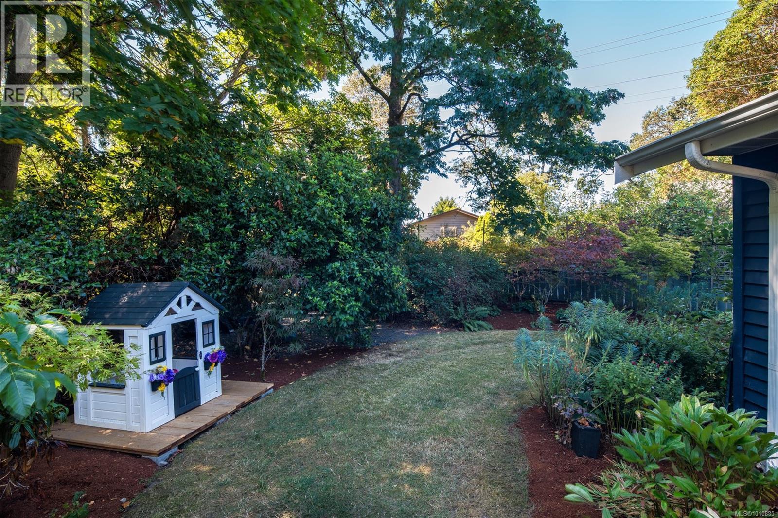 Photo 21 of 4007 Malton Ave, Saanich BC